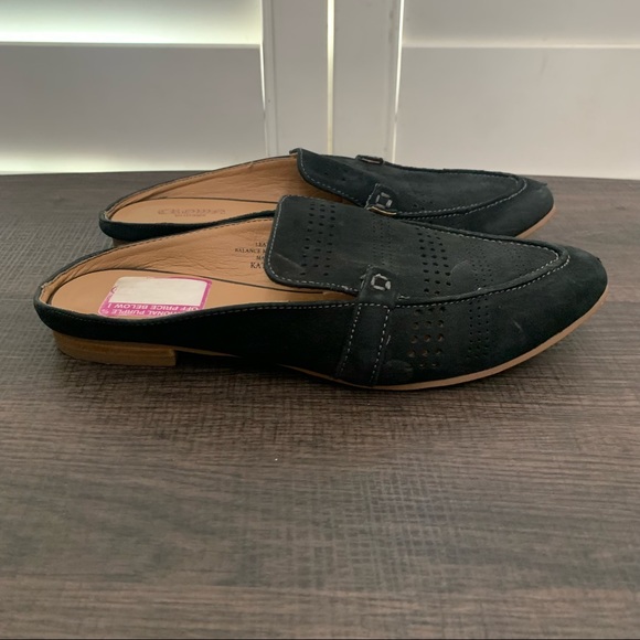 Crown Vintage Katherine black cutout mules. Size: 7.5 - Picture 3 of 9